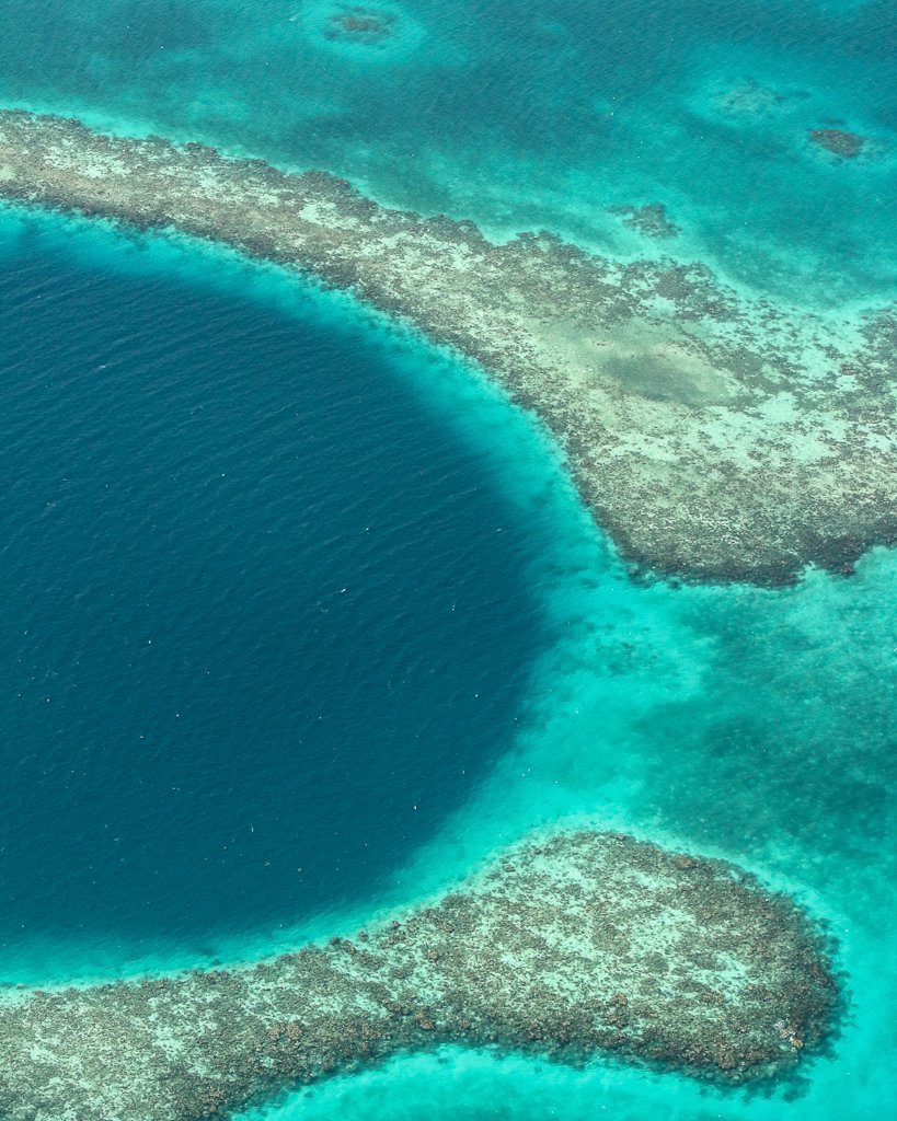 the best way to see the great blue hole