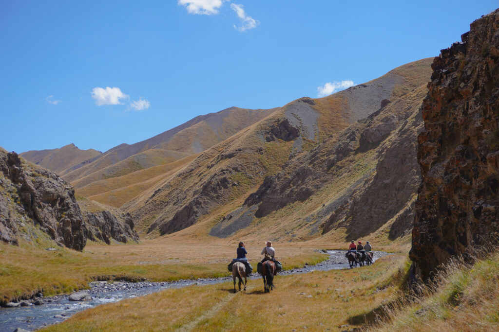 horse trek expedition kyrgyzstan