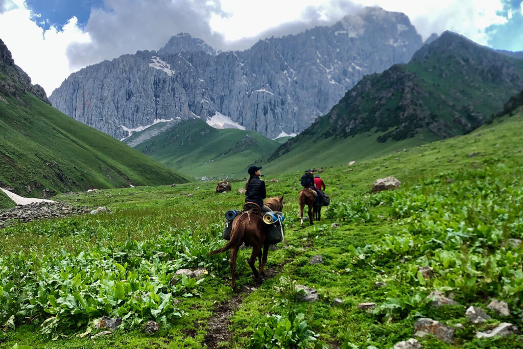 horse trekking Kyrgyzstan 